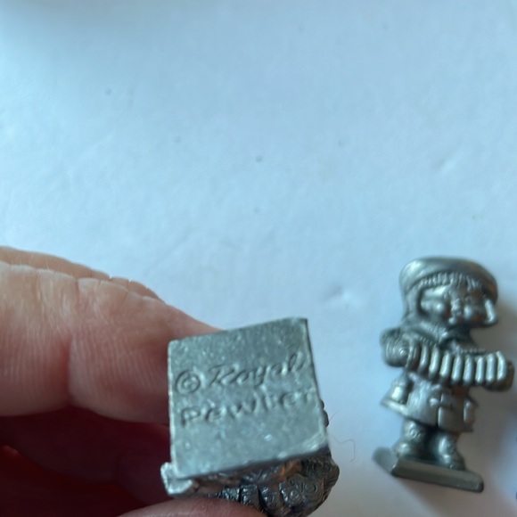 Pewter figurines Holiday Carolers - Picture 3 of 4